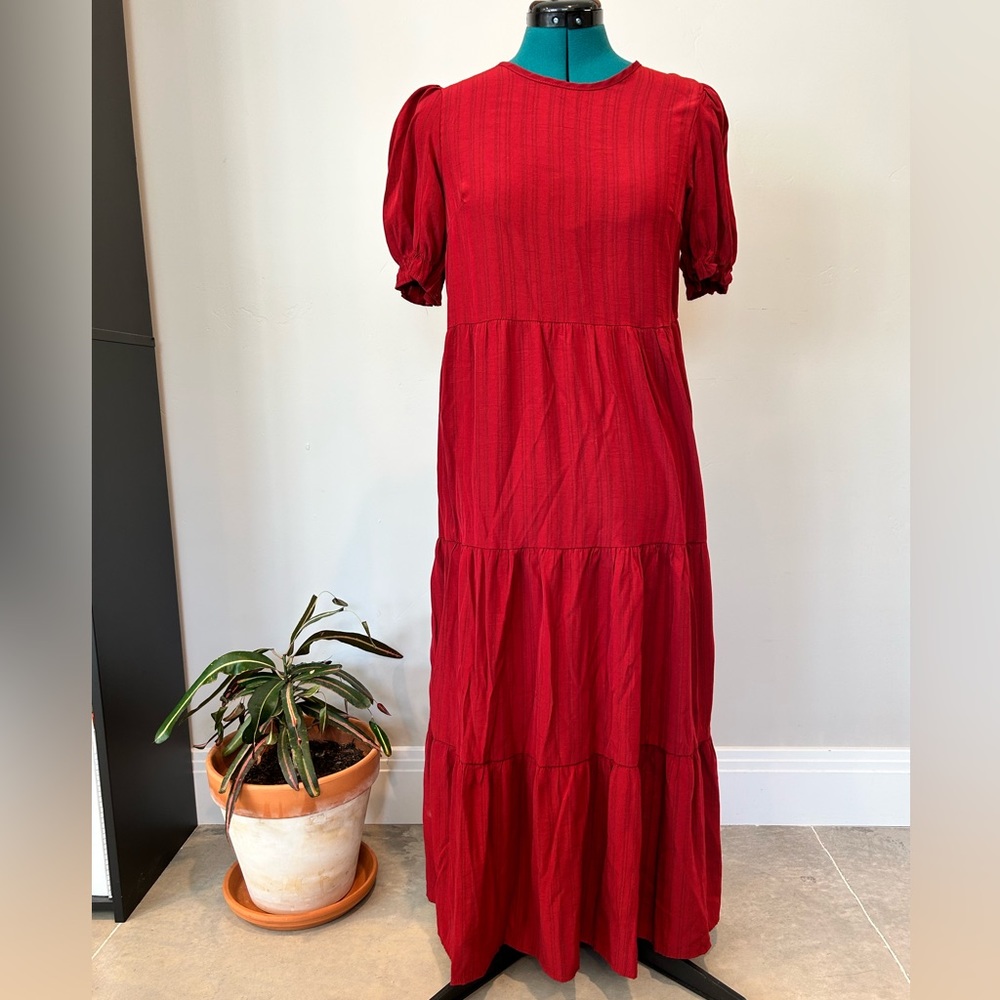 Short-sleeved long dress, excellent condition (never worn!)